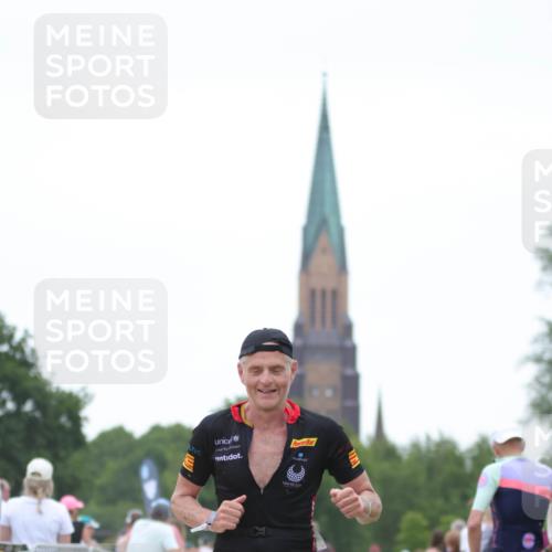 22.06.2025 - Viking Triathlon H.Heesch http://msf.ph/oto/8091556 22.06.2025 16:02:32 Laufen 102, 183, 490 meine-sportfotos.de