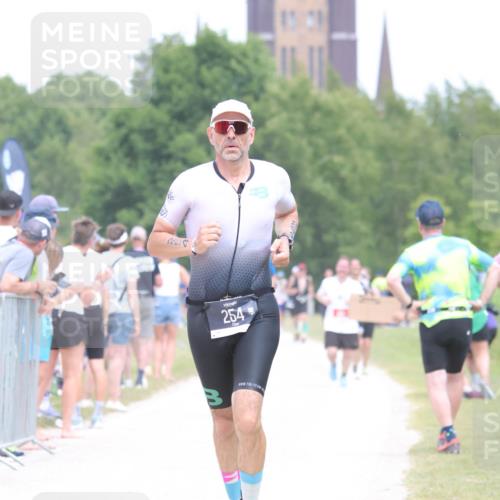 22.06.2025 - Viking Triathlon H.Heesch http://msf.ph/oto/8091715 22.06.2025 15:12:24 Laufen 254, 454 meine-sportfotos.de