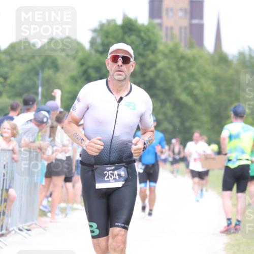 22.06.2025 - Viking Triathlon H.Heesch http://msf.ph/oto/8091754 22.06.2025 15:12:25 Laufen 254, 454 meine-sportfotos.de