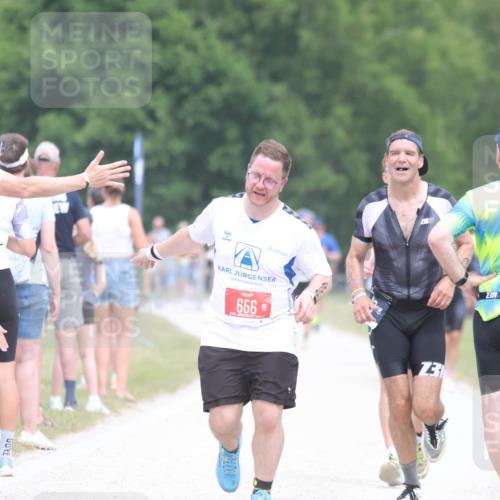22.06.2025 - Viking Triathlon H.Heesch http://msf.ph/oto/8091809 22.06.2025 15:12:33 Laufen 153, 463 meine-sportfotos.de