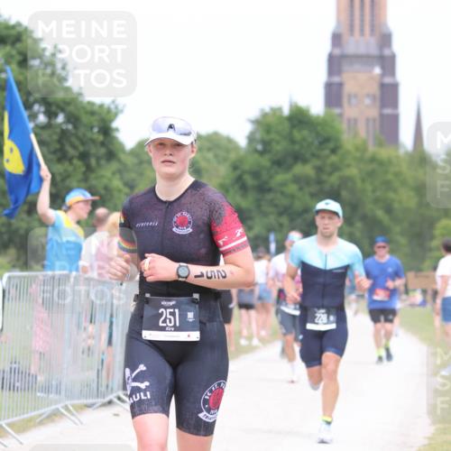 22.06.2025 - Viking Triathlon H.Heesch http://msf.ph/oto/8091972 22.06.2025 15:13:01 Laufen 228, 251, 337, 395, 408, 415 meine-sportfotos.de