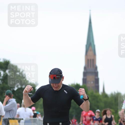 22.06.2025 - Viking Triathlon H.Heesch http://msf.ph/oto/8092006 22.06.2025 16:02:45 Laufen 403, 650 meine-sportfotos.de