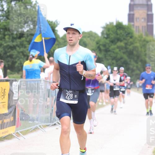 22.06.2025 - Viking Triathlon H.Heesch http://msf.ph/oto/8092022 22.06.2025 15:13:03 Laufen 228, 251, 395, 408, 415 meine-sportfotos.de