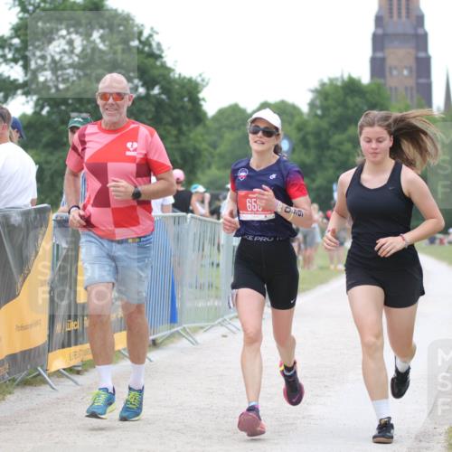22.06.2025 - Viking Triathlon H.Heesch http://msf.ph/oto/8092106 22.06.2025 16:02:49 Laufen 403, 650 meine-sportfotos.de