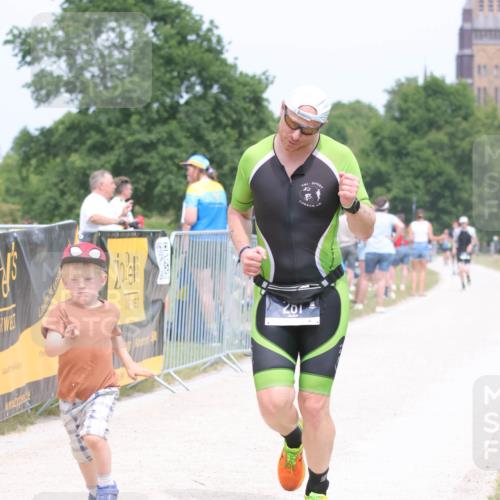 22.06.2025 - Viking Triathlon H.Heesch http://msf.ph/oto/8092282 22.06.2025 15:14:14 Laufen 281 meine-sportfotos.de