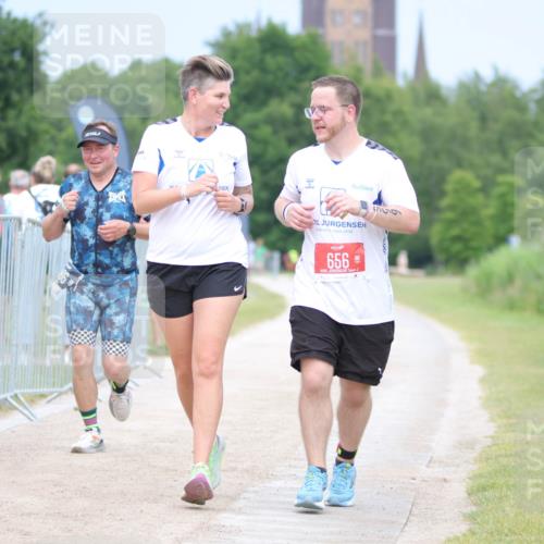 22.06.2025 - Viking Triathlon H.Heesch http://msf.ph/oto/8092533 22.06.2025 17:04:27 Laufen 466, 656 meine-sportfotos.de