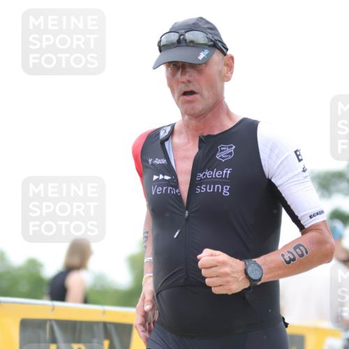 22.06.2025 - Viking Triathlon H.Heesch http://msf.ph/oto/8092639 22.06.2025 16:03:27 Laufen 63 meine-sportfotos.de