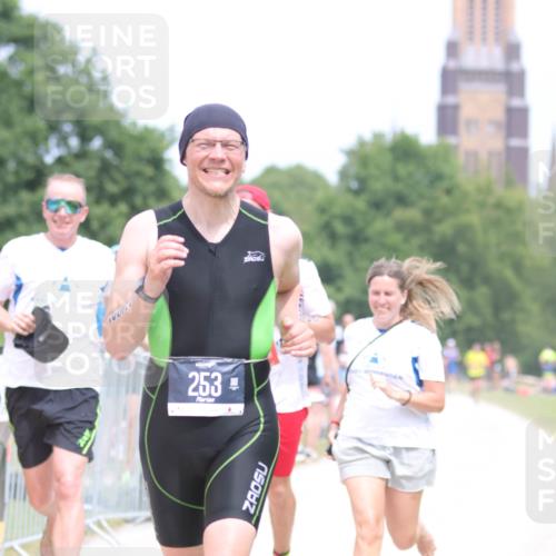 22.06.2025 - Viking Triathlon H.Heesch http://msf.ph/oto/8092756 22.06.2025 15:16:56 Laufen 253, 657 meine-sportfotos.de
