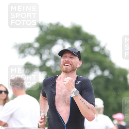 22.06.2025 - Viking Triathlon H.Heesch http://msf.ph/oto/8093090 22.06.2025 16:04:46 Laufen 342 meine-sportfotos.de