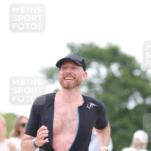 22.06.2025 - Viking Triathlon H.Heesch http://msf.ph/oto/8093128 22.06.2025 16:04:46 Laufen 342 meine-sportfotos.de