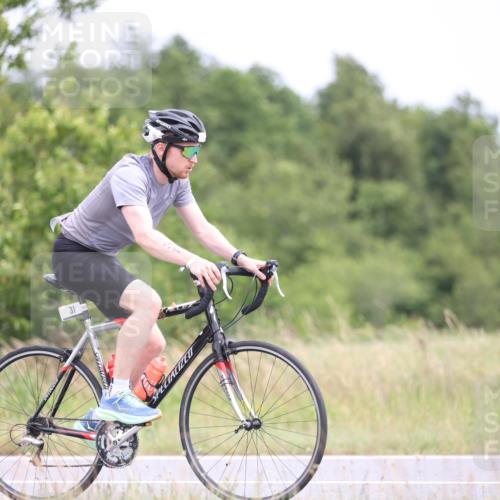 22.06.2025 - Viking Triathlon Yannick Fuchs http://msf.ph/oto/8093135 22.06.2025 13:38:42 Radfahren 31, 140, 206 meine-sportfotos.de