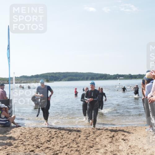 22.06.2025 - Viking Triathlon MichiJ http://msf.ph/oto/8093652 22.06.2025 10:39:48 Schwimmen 25, 29, 86, 244, 283, 423, 437, 518 meine-sportfotos.de