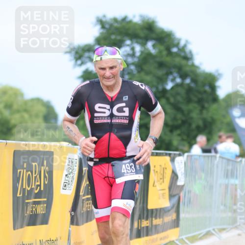 22.06.2025 - Viking Triathlon H.Heesch http://msf.ph/oto/8093659 22.06.2025 17:09:17 Laufen 246, 493 meine-sportfotos.de
