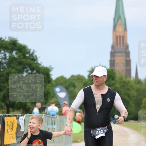22.06.2025 - Viking Triathlon H.Heesch http://msf.ph/oto/8093737 22.06.2025 17:09:23 Laufen 246, 493 meine-sportfotos.de