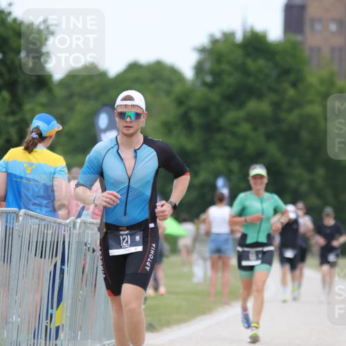 22.06.2025 - Viking Triathlon H.Heesch http://msf.ph/oto/8094279 22.06.2025 15:22:02 Laufen 65, 121 meine-sportfotos.de