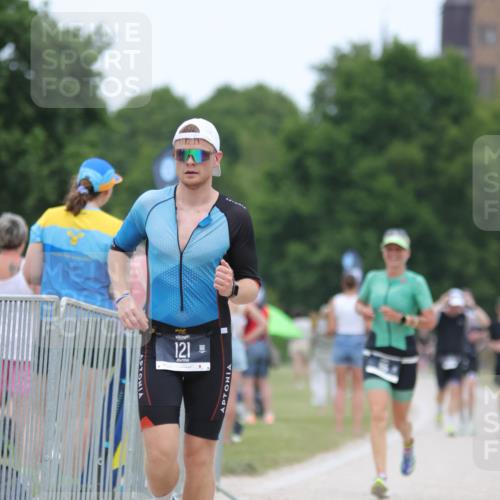 22.06.2025 - Viking Triathlon H.Heesch http://msf.ph/oto/8094284 22.06.2025 15:22:02 Laufen 65, 121 meine-sportfotos.de