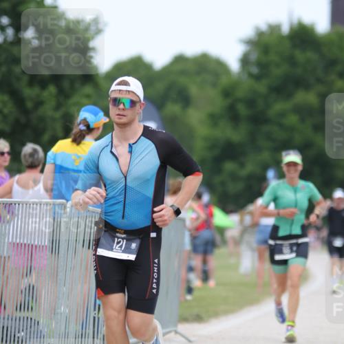 22.06.2025 - Viking Triathlon H.Heesch http://msf.ph/oto/8094289 22.06.2025 15:22:03 Laufen 65, 121 meine-sportfotos.de