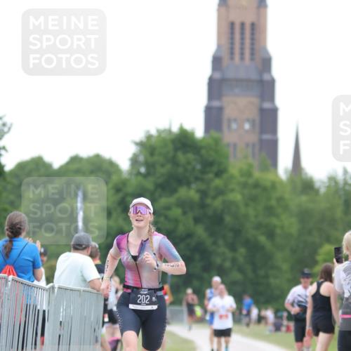 22.06.2025 - Viking Triathlon H.Heesch http://msf.ph/oto/8094293 22.06.2025 16:07:17 Laufen 202 meine-sportfotos.de