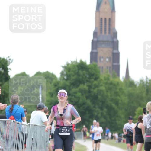 22.06.2025 - Viking Triathlon H.Heesch http://msf.ph/oto/8094302 22.06.2025 16:07:17 Laufen 202 meine-sportfotos.de