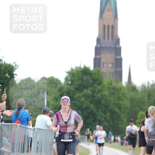22.06.2025 - Viking Triathlon H.Heesch http://msf.ph/oto/8094321 22.06.2025 16:07:17 Laufen 202 meine-sportfotos.de