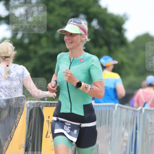 22.06.2025 - Viking Triathlon H.Heesch http://msf.ph/oto/8094343 22.06.2025 15:22:07 Laufen 65, 121 meine-sportfotos.de