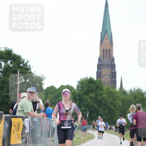 22.06.2025 - Viking Triathlon H.Heesch http://msf.ph/oto/8094351 22.06.2025 16:07:18 Laufen 202 meine-sportfotos.de