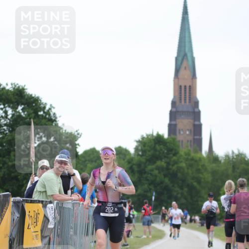 22.06.2025 - Viking Triathlon H.Heesch http://msf.ph/oto/8094373 22.06.2025 16:07:18 Laufen 202 meine-sportfotos.de