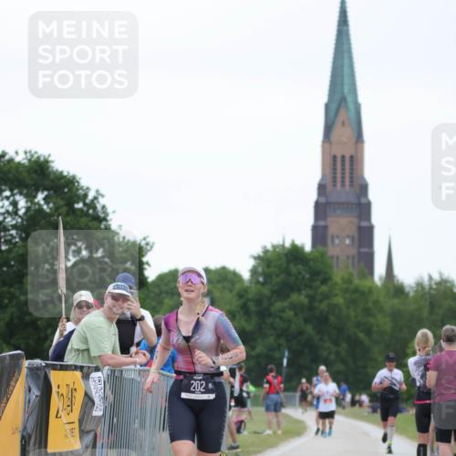 22.06.2025 - Viking Triathlon H.Heesch http://msf.ph/oto/8094384 22.06.2025 16:07:18 Laufen 202 meine-sportfotos.de