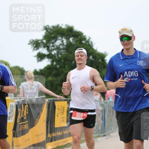 22.06.2025 - Viking Triathlon H.Heesch http://msf.ph/oto/8094395 22.06.2025 15:22:36 Laufen 658 meine-sportfotos.de