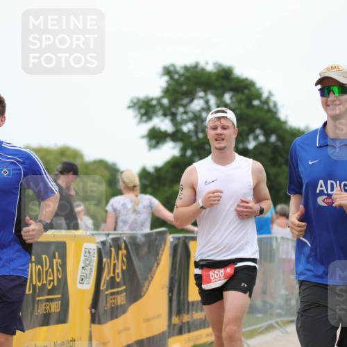 22.06.2025 - Viking Triathlon H.Heesch http://msf.ph/oto/8094405 22.06.2025 15:22:36 Laufen 658 meine-sportfotos.de