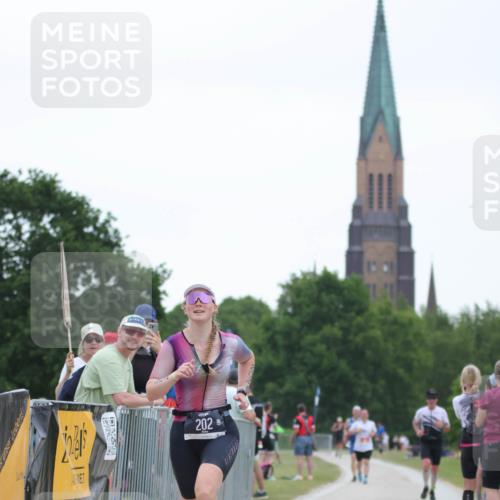 22.06.2025 - Viking Triathlon H.Heesch http://msf.ph/oto/8094407 22.06.2025 16:07:19 Laufen 202 meine-sportfotos.de
