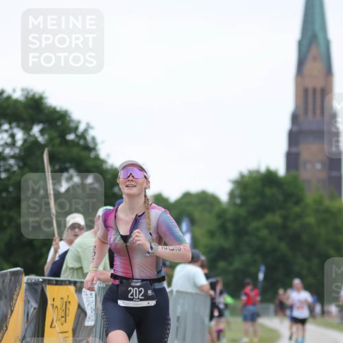 22.06.2025 - Viking Triathlon H.Heesch http://msf.ph/oto/8094418 22.06.2025 16:07:19 Laufen 202 meine-sportfotos.de