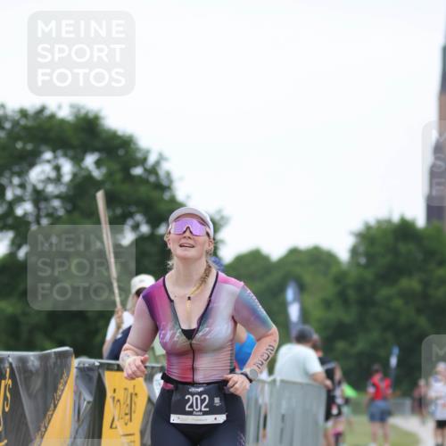 22.06.2025 - Viking Triathlon H.Heesch http://msf.ph/oto/8094446 22.06.2025 16:07:19 Laufen 202 meine-sportfotos.de