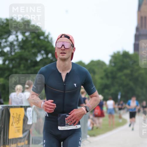 22.06.2025 - Viking Triathlon H.Heesch http://msf.ph/oto/8094667 22.06.2025 15:24:11 Laufen 185 meine-sportfotos.de