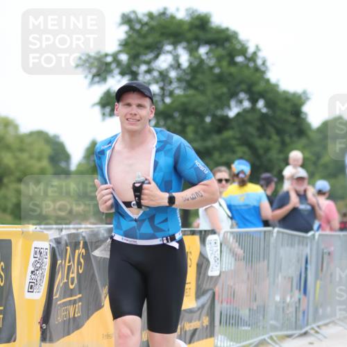 22.06.2025 - Viking Triathlon H.Heesch http://msf.ph/oto/8094725 22.06.2025 15:24:21 Laufen 298, 607 meine-sportfotos.de