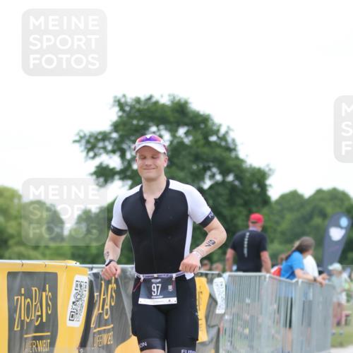 22.06.2025 - Viking Triathlon H.Heesch http://msf.ph/oto/8095074 22.06.2025 16:09:42 Laufen 97 meine-sportfotos.de