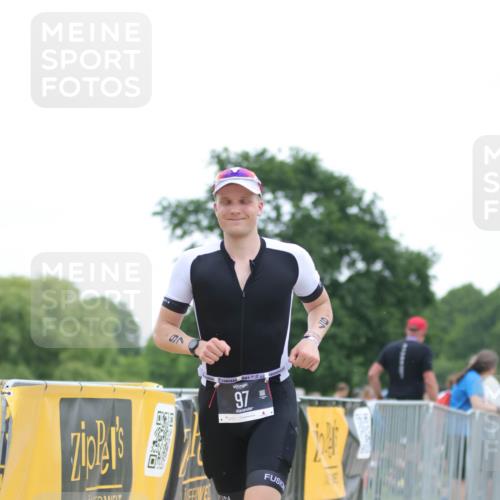 22.06.2025 - Viking Triathlon H.Heesch http://msf.ph/oto/8095099 22.06.2025 16:09:42 Laufen 97 meine-sportfotos.de