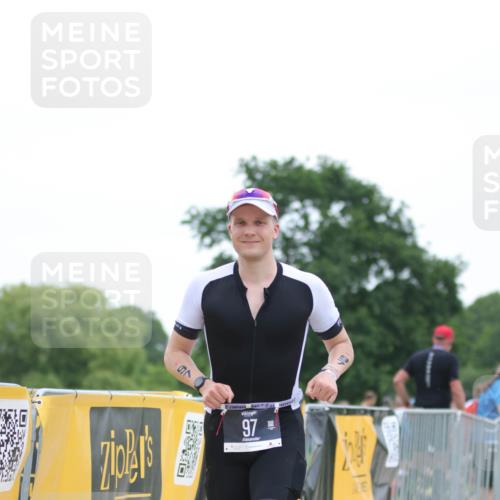 22.06.2025 - Viking Triathlon H.Heesch http://msf.ph/oto/8095111 22.06.2025 16:09:42 Laufen 97 meine-sportfotos.de
