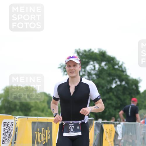 22.06.2025 - Viking Triathlon H.Heesch http://msf.ph/oto/8095118 22.06.2025 16:09:42 Laufen 97 meine-sportfotos.de