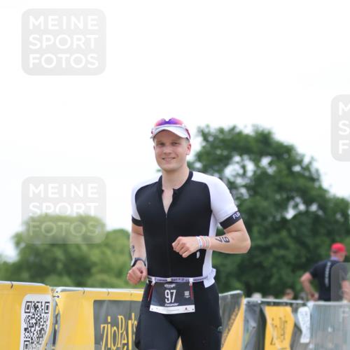 22.06.2025 - Viking Triathlon H.Heesch http://msf.ph/oto/8095133 22.06.2025 16:09:42 Laufen 97 meine-sportfotos.de