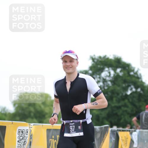 22.06.2025 - Viking Triathlon H.Heesch http://msf.ph/oto/8095146 22.06.2025 16:09:43 Laufen 97 meine-sportfotos.de