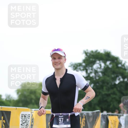 22.06.2025 - Viking Triathlon H.Heesch http://msf.ph/oto/8095157 22.06.2025 16:09:43 Laufen 97 meine-sportfotos.de