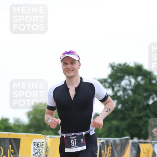 22.06.2025 - Viking Triathlon H.Heesch http://msf.ph/oto/8095167 22.06.2025 16:09:43 Laufen 97 meine-sportfotos.de