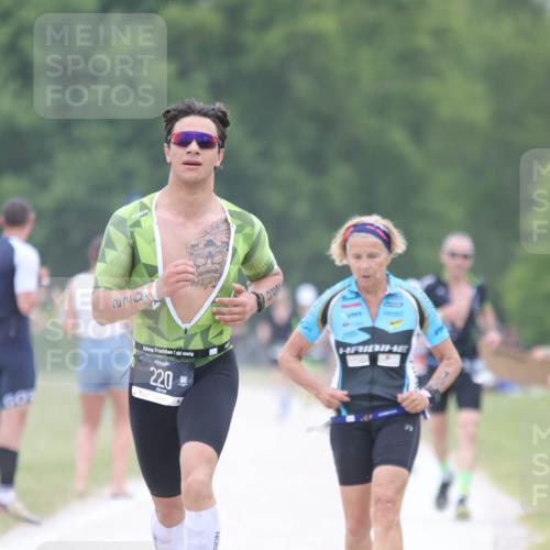 22.06.2025 - Viking Triathlon H.Heesch http://msf.ph/oto/8095169 22.06.2025 15:26:28 Laufen 220, 234 meine-sportfotos.de