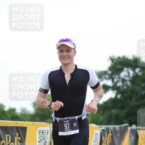 22.06.2025 - Viking Triathlon H.Heesch http://msf.ph/oto/8095176 22.06.2025 16:09:43 Laufen 97 meine-sportfotos.de