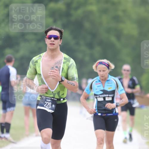 22.06.2025 - Viking Triathlon H.Heesch http://msf.ph/oto/8095180 22.06.2025 15:26:28 Laufen 220, 234 meine-sportfotos.de