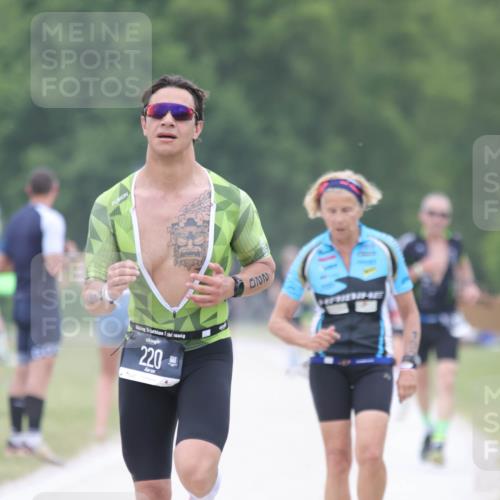22.06.2025 - Viking Triathlon H.Heesch http://msf.ph/oto/8095191 22.06.2025 15:26:28 Laufen 220, 234 meine-sportfotos.de