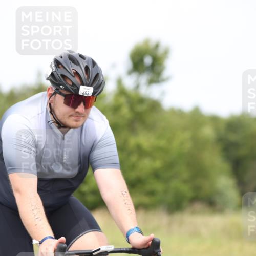 22.06.2025 - Viking Triathlon Yannick Fuchs http://msf.ph/oto/8095311 22.06.2025 14:14:02 Radfahren 303 meine-sportfotos.de