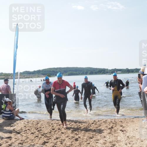 22.06.2025 - Viking Triathlon MichiJ http://msf.ph/oto/8095359 22.06.2025 10:40:52 Schwimmen 59, 235, 266, 361, 389, 397, 462, 530 meine-sportfotos.de
