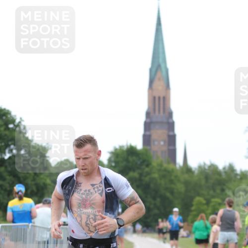 22.06.2025 - Viking Triathlon H.Heesch http://msf.ph/oto/8095450 22.06.2025 15:28:04 Laufen 76 meine-sportfotos.de